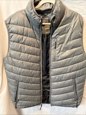 Clique Men's Quilted Puffer Vest in Light Gray